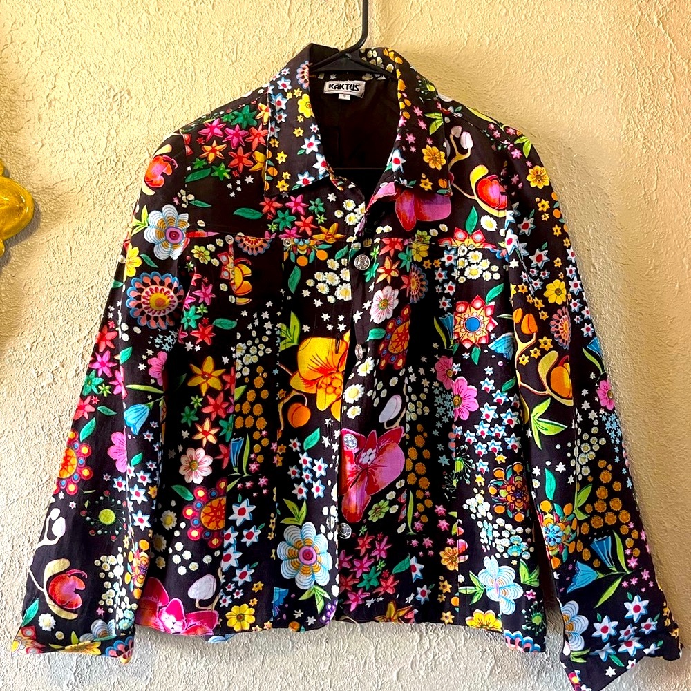 Beautiful vintage button up shacket